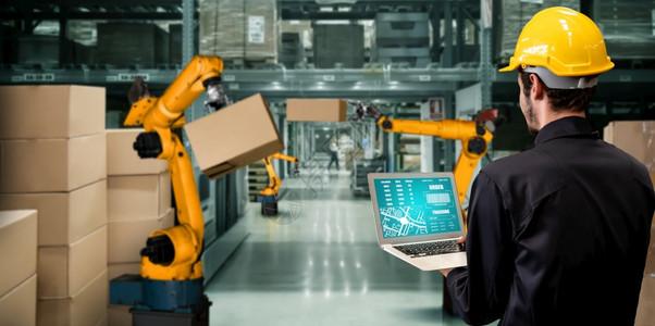 工厂数字技术的智能机械臂系统使用连接到互联网络的iot软件由工业程